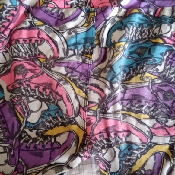 LULAROE SNEAKER PRINT LEGGINGS - Picture 3 of 3